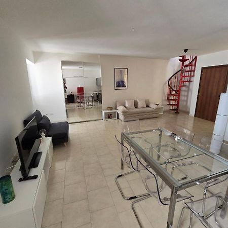 La Torretta Apartment Peschiera del Garda Luaran gambar
