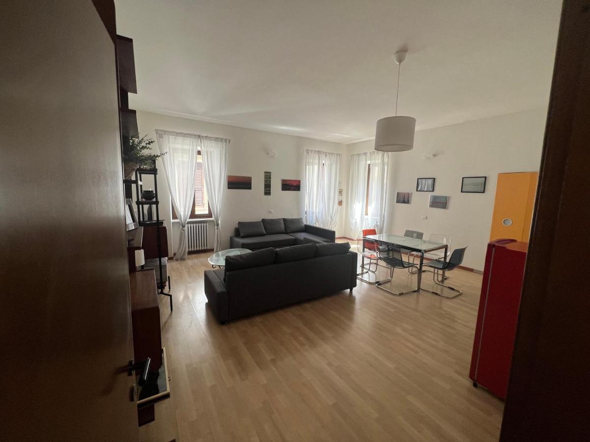 La Torretta Apartment Peschiera del Garda Luaran gambar