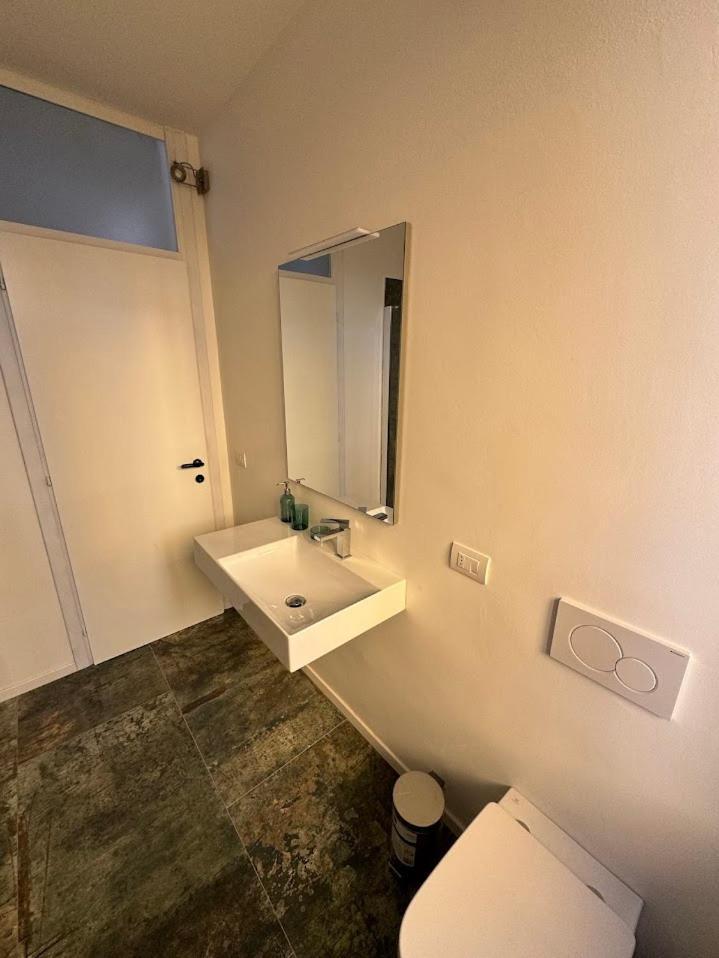 La Torretta Apartment Peschiera del Garda Luaran gambar