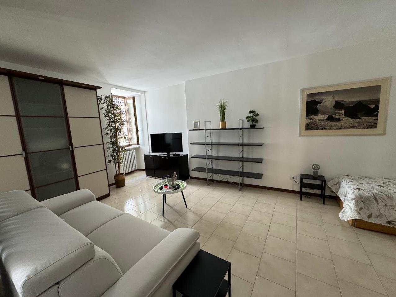 La Torretta Apartment Peschiera del Garda Luaran gambar