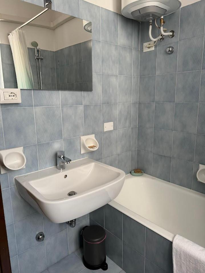 La Torretta Apartment Peschiera del Garda Luaran gambar