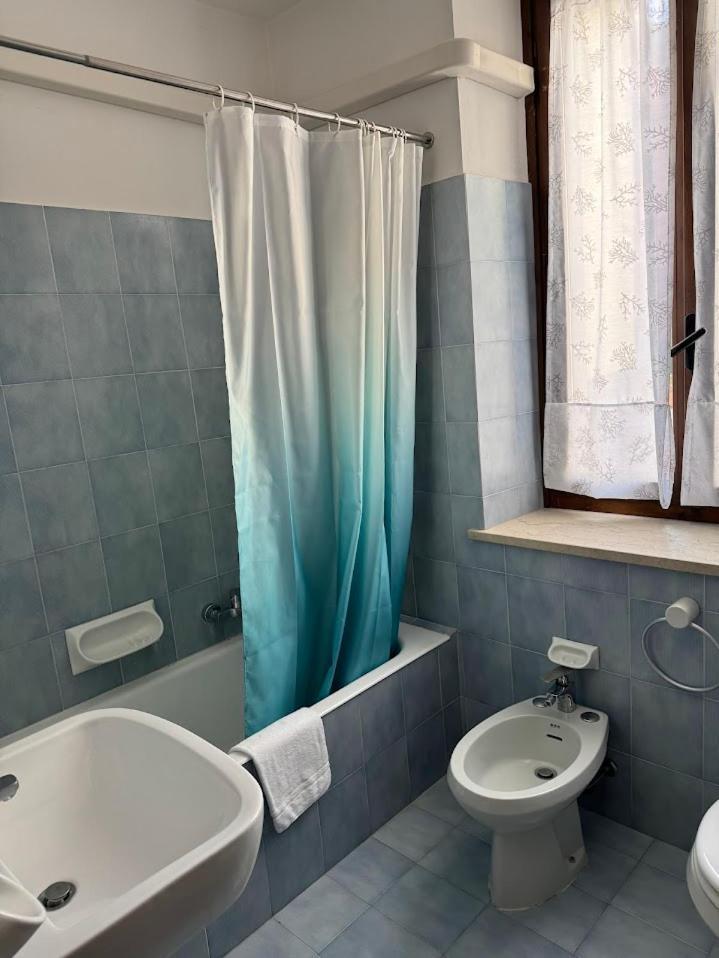 La Torretta Apartment Peschiera del Garda Luaran gambar