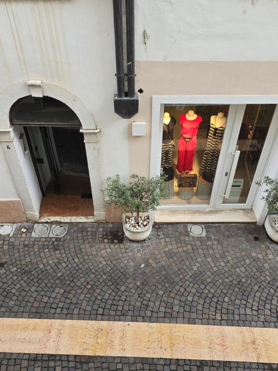 La Torretta Apartment Peschiera del Garda Luaran gambar