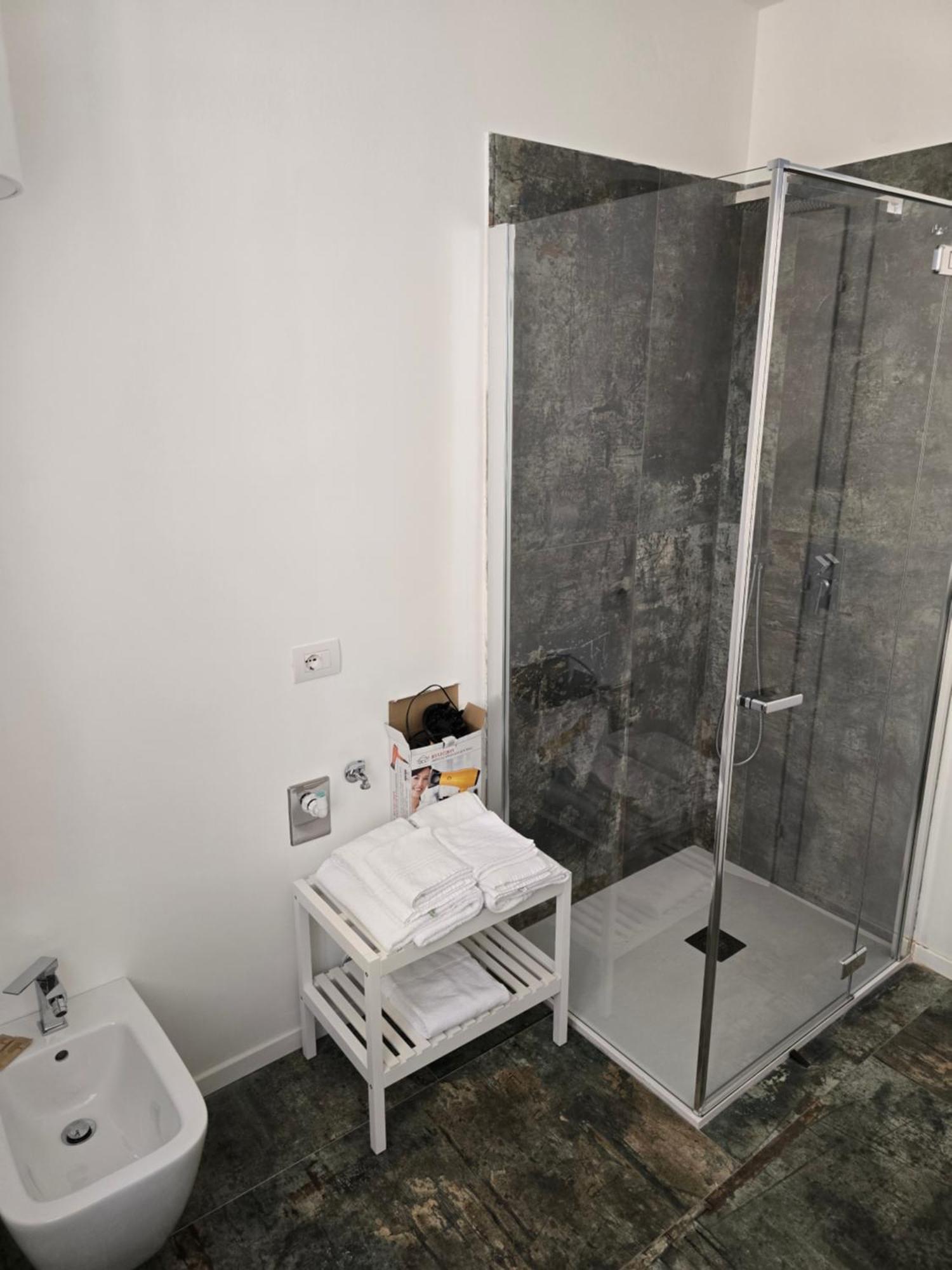La Torretta Apartment Peschiera del Garda Luaran gambar